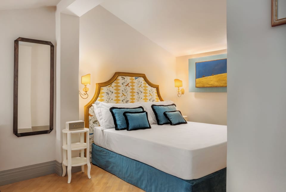 Minibar, in-room safe, blackout drapes, bed sheets