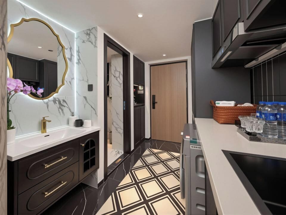Family Suite | Bathroom | Free toiletries, hair dryer, slippers, towels