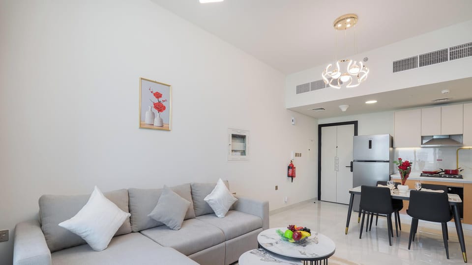 Deluxe Apartment, Balcony, City View | Living area