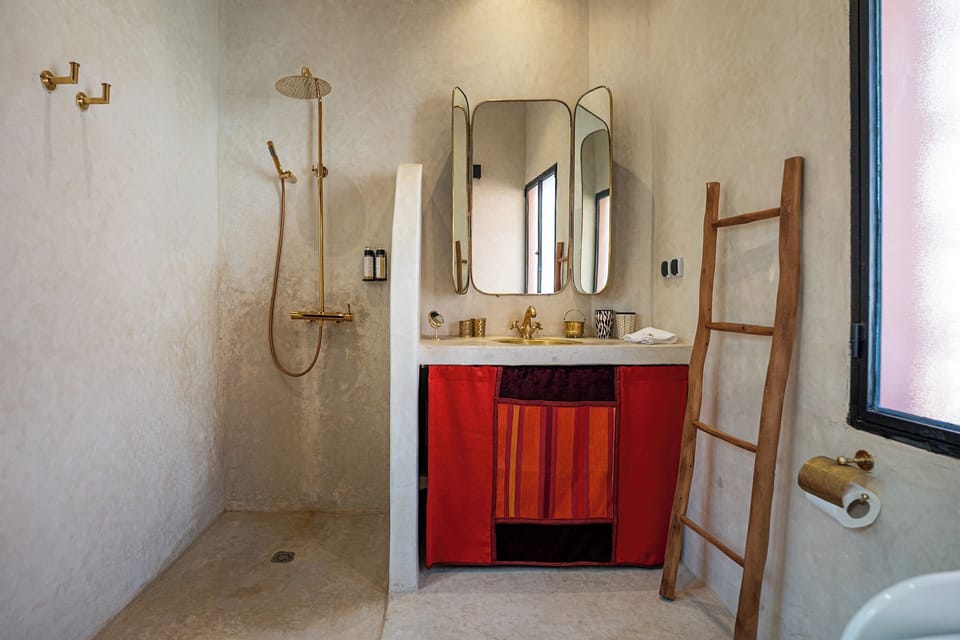 Superior Triple Room | Bathroom | Shower, hair dryer, towels, soap