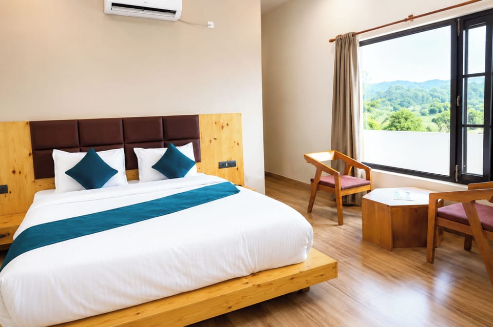 Hypo-allergenic bedding, desk, soundproofing, free WiFi