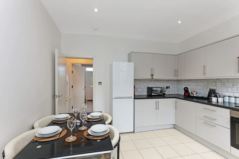 House | 4 bedrooms, high-speed internet