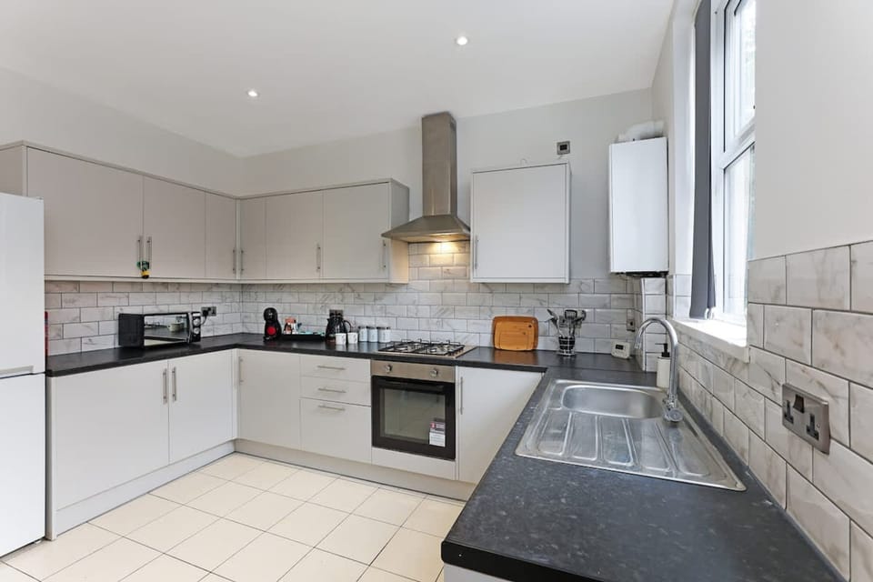 House | 4 bedrooms, high-speed internet