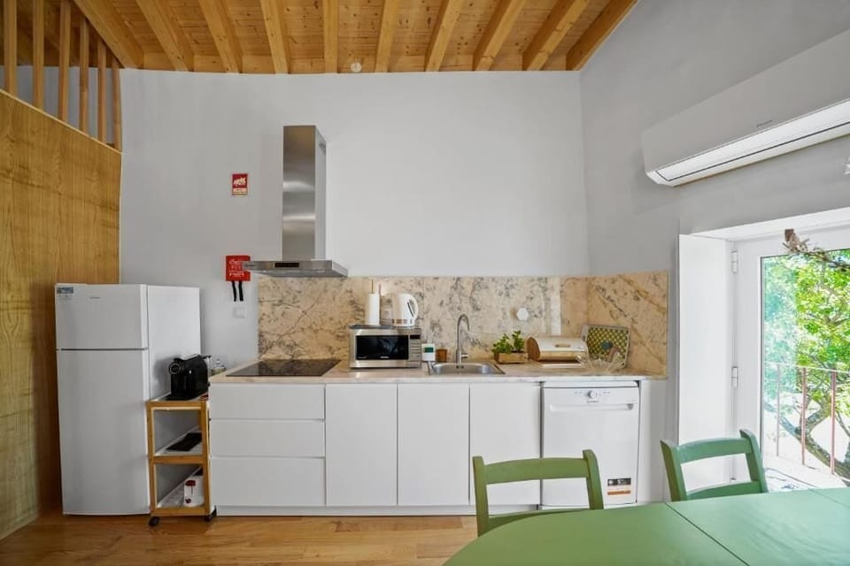 PALHEIRO DAS BATATAS | Private kitchen | Fridge, microwave, stovetop, dishwasher