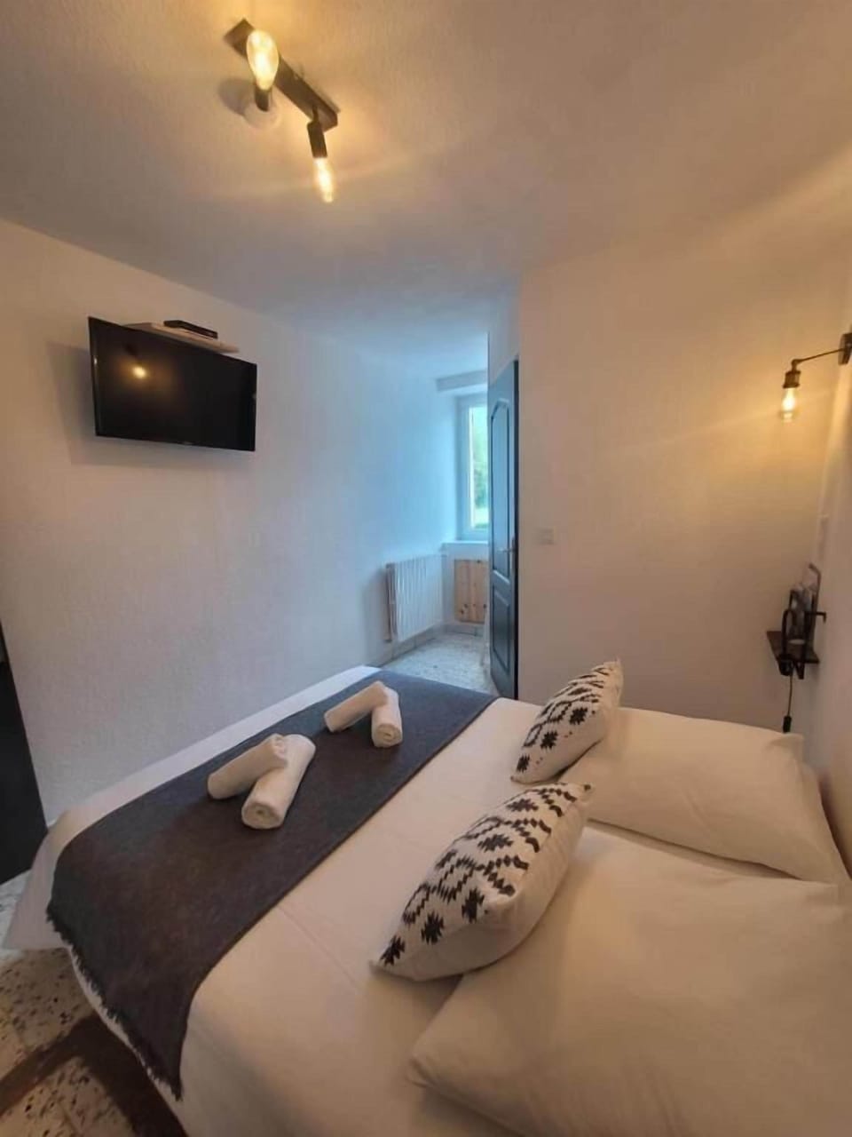 Economy Double Room, Mountain View | In-room safe, blackout drapes, free WiFi