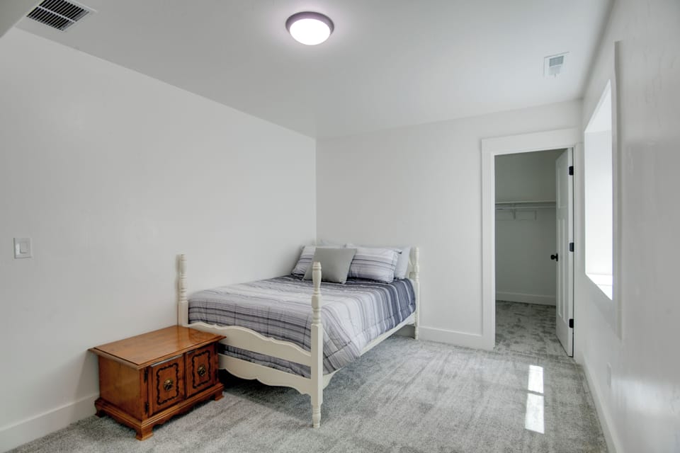 House (6 Bedrooms) | Interior
