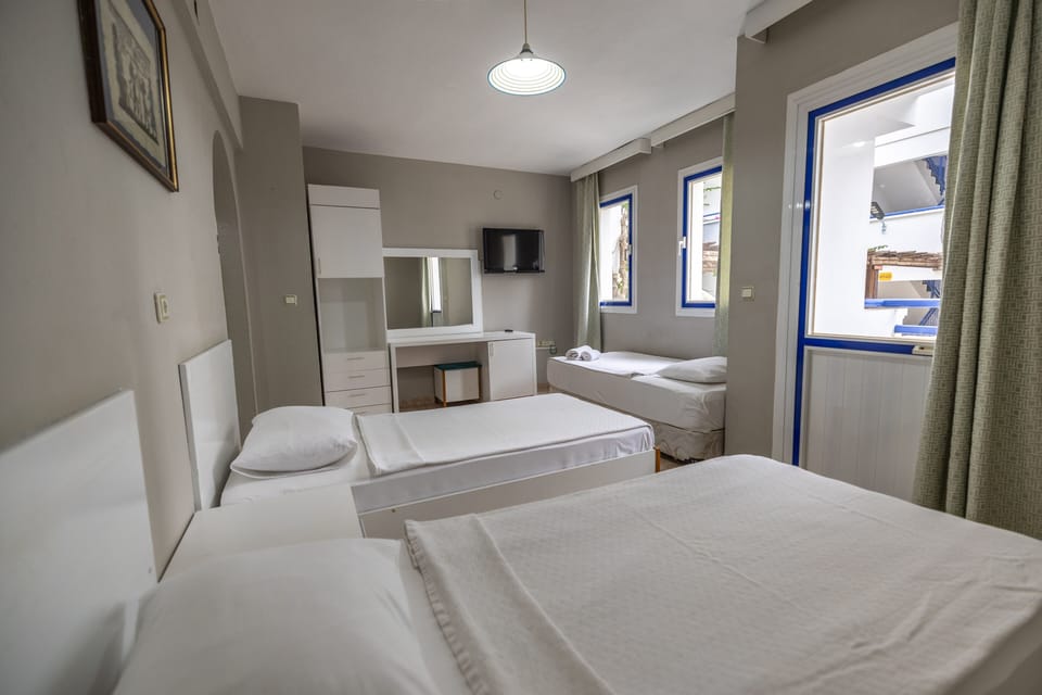 Superior Room, Balcony, City View | Minibar, desk, soundproofing, bed sheets