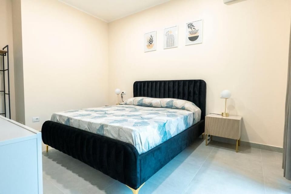 Desk, laptop workspace, free WiFi, wheelchair access