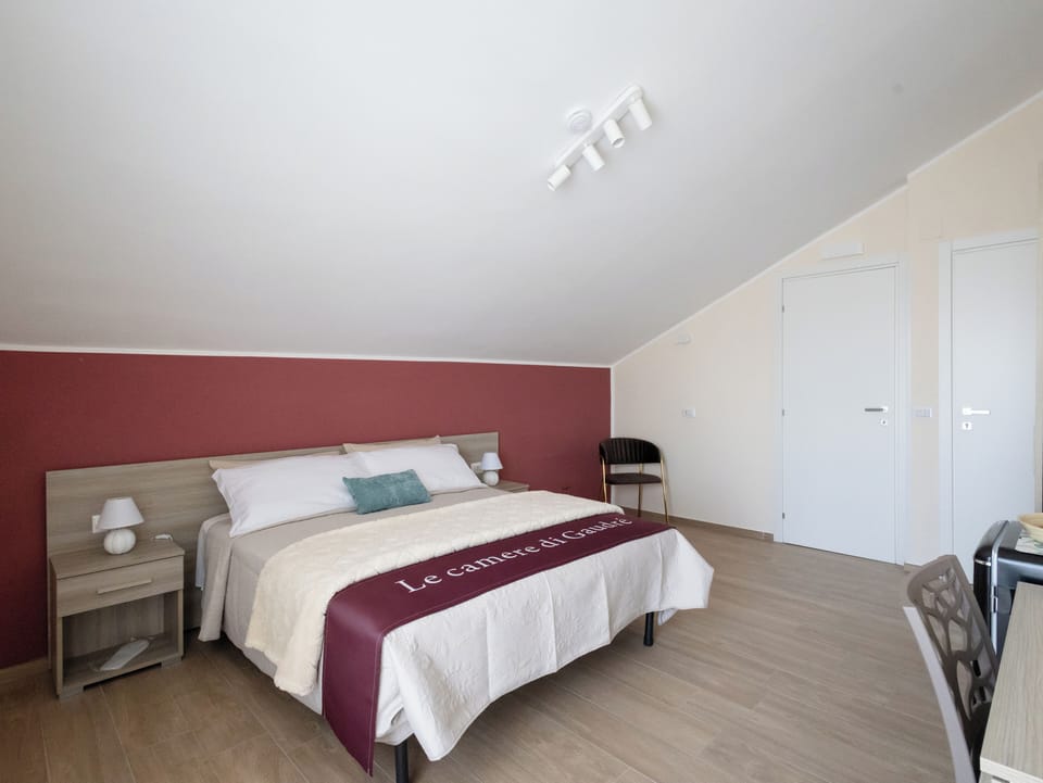 Comfort Double or Twin Room | In-room safe, desk, blackout drapes, iron/ironing board