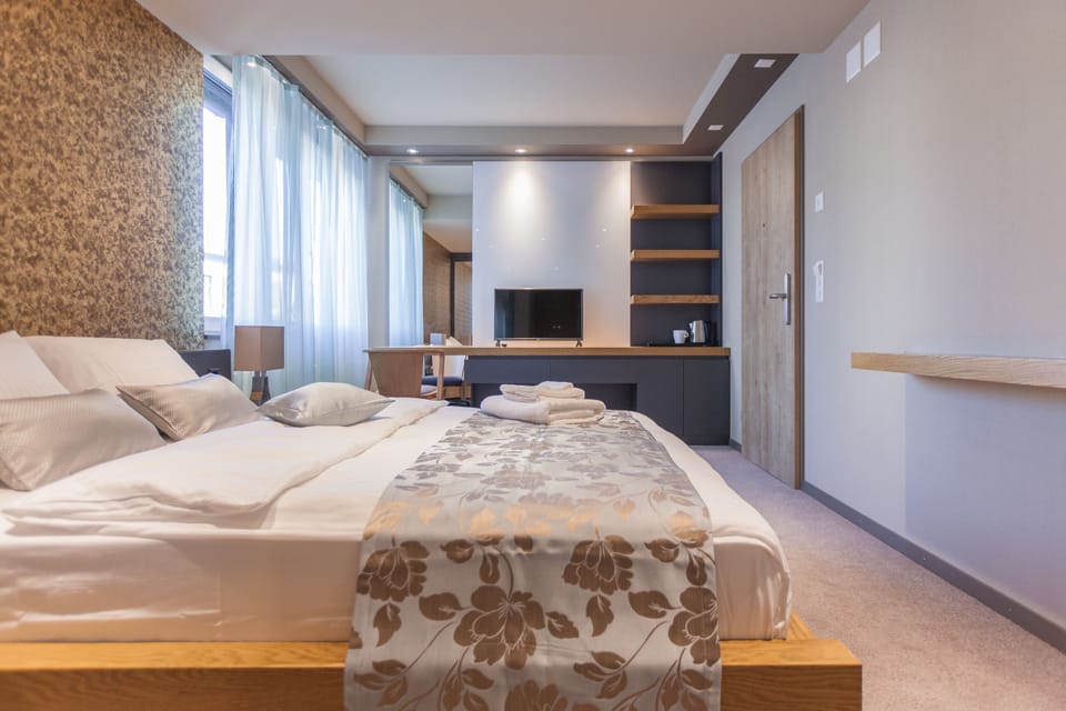 Premium bedding, minibar, in-room safe, soundproofing