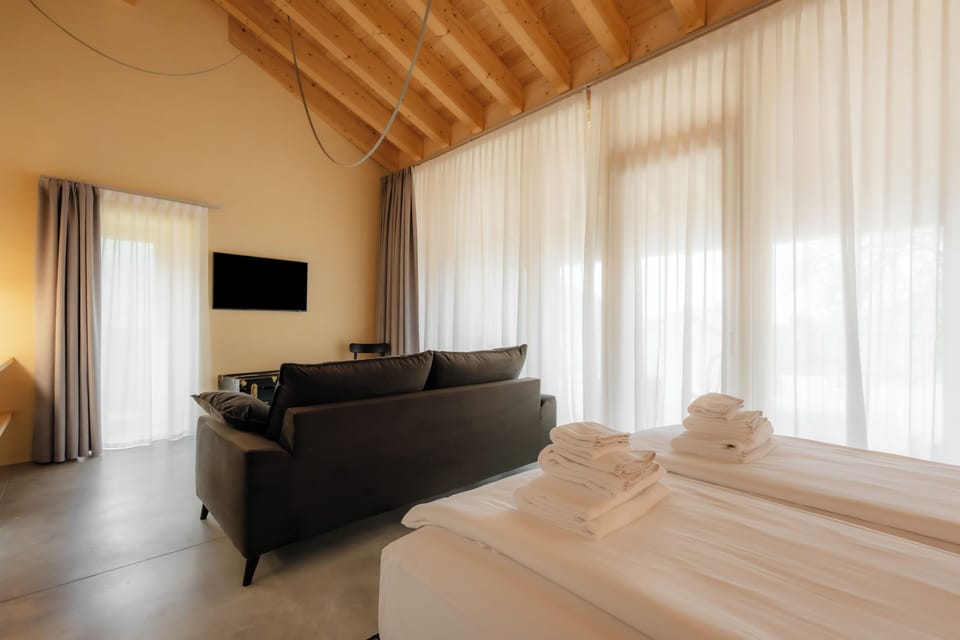 Deluxe Double or Twin Room, 1 King Bed with Sofa bed, Vineyard View | Hypo-allergenic bedding available, blackout drapes, soundproofing