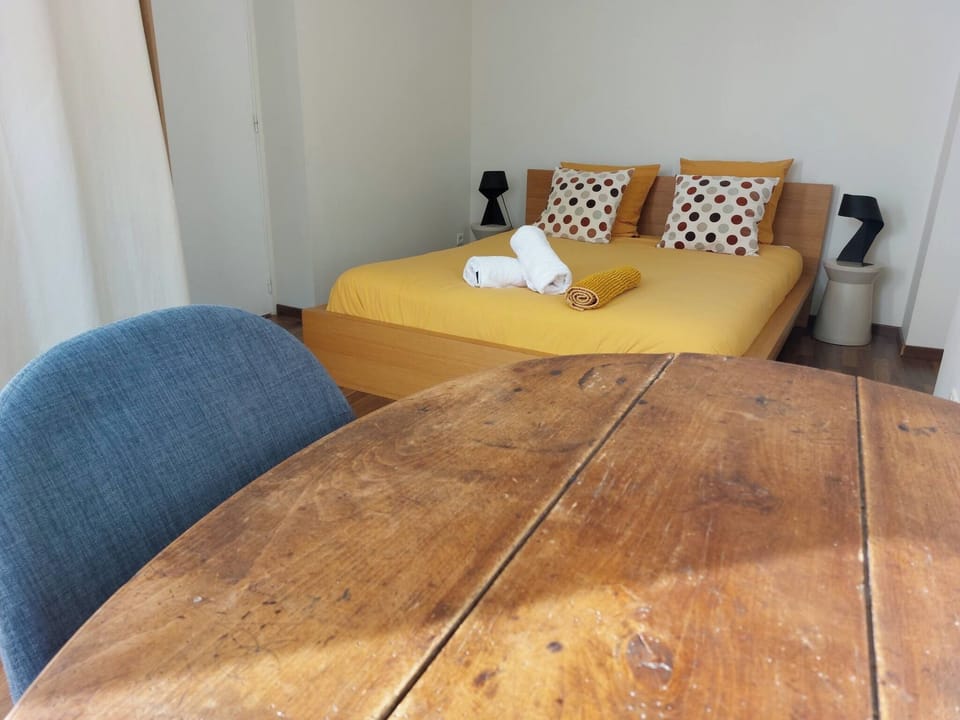 Comfort Apartment | Laptop workspace, iron/ironing board, travel crib, free WiFi