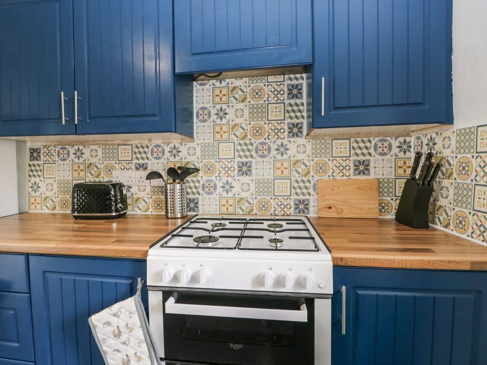 Dishwasher, cookware/dishes/utensils