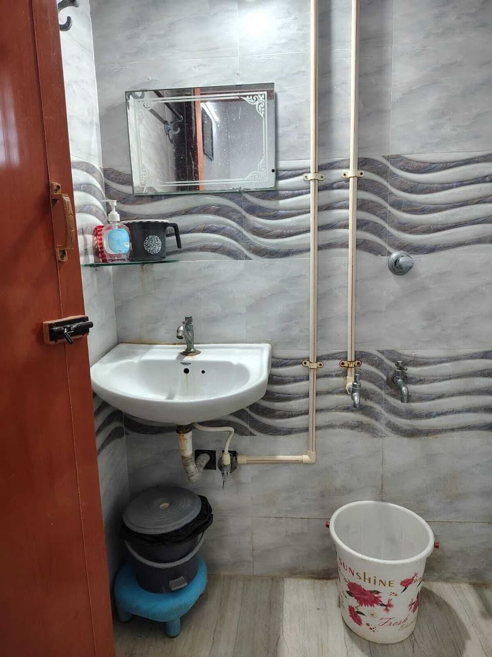 Comfort Double Room | Bathroom | Bathtub, towels, toilet paper