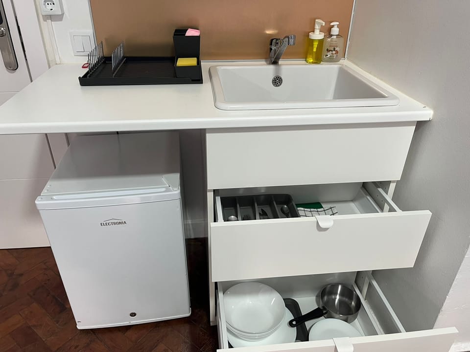 Deluxe Triple Room | Private kitchen