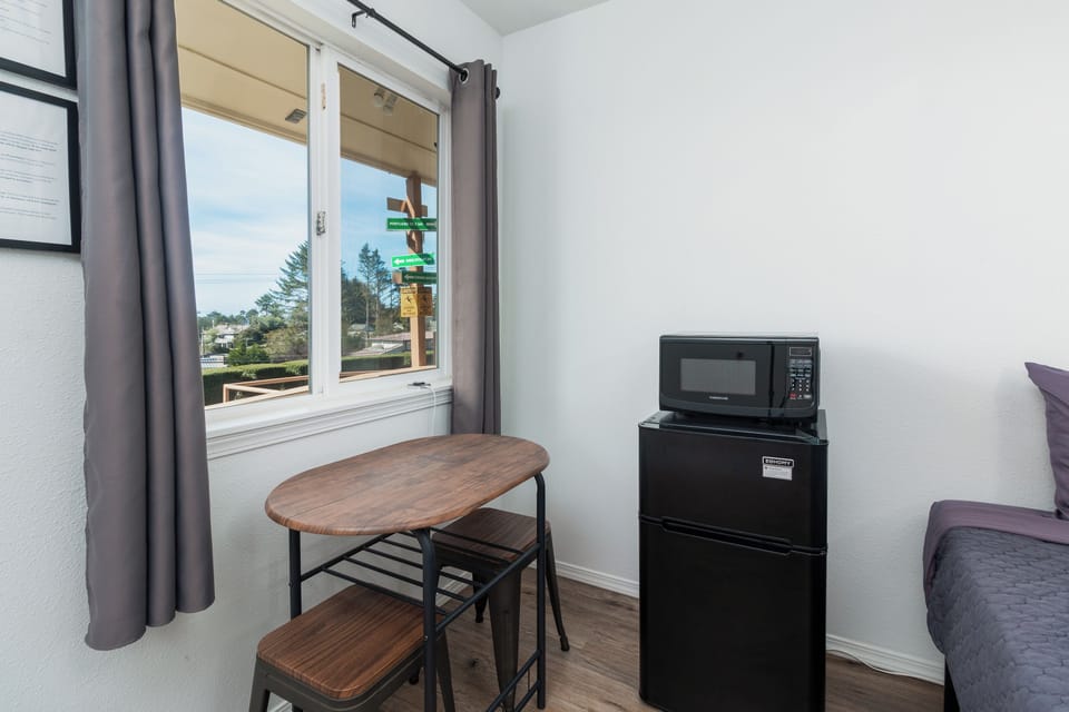 Room, 1 Queen Bed | Premium bedding, free WiFi, bed sheets