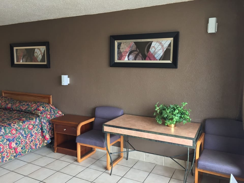 Comfort Room, 1 Queen Bed, Non Smoking, Refrigerator & Microwave | Desk, free WiFi, bed sheets