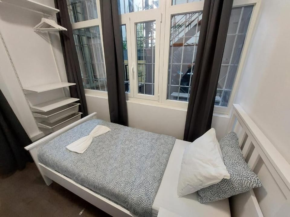 Single Room, City View | Down comforters, free WiFi