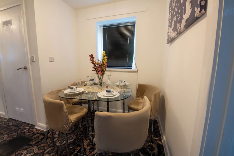 Luxury House | Dining