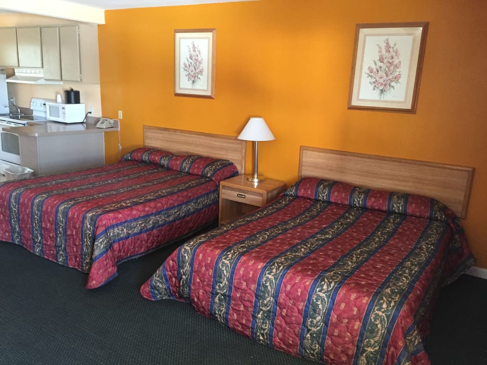 Standard Room, 2 Queen Beds | WiFi (free), bed sheets