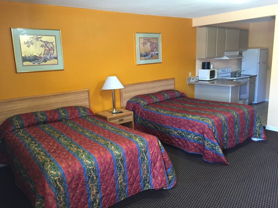 Standard Room, 2 Queen Beds | Room amenity