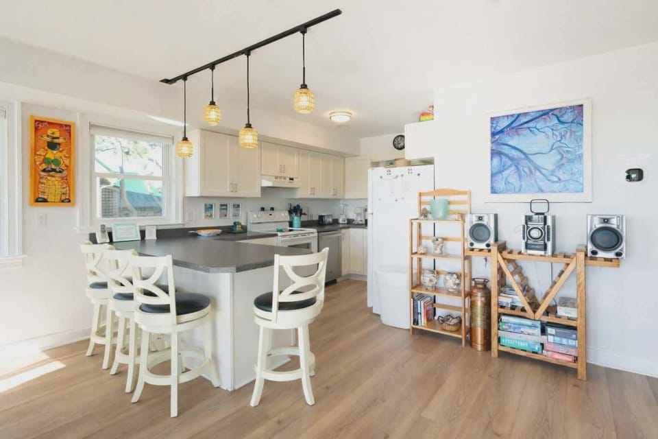 Standard House, 2 Bedrooms, Non Smoking, Bay View (Margaritaville (Annex)) | Private kitchen | Fridge, microwave, coffee/tea maker