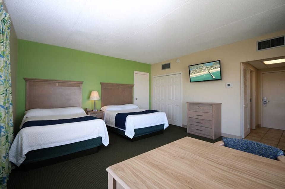 Desk, laptop workspace, iron/ironing board, free WiFi
