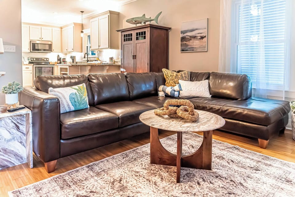 House, 3 Bedrooms, Patio | Living area | Books