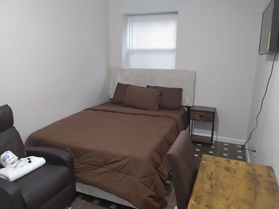 Deluxe Apartment | Desk, laptop workspace, iron/ironing board, WiFi (free)