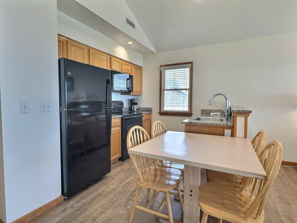 Superior Suite, Multiple Beds, Ocean View, Executive Level | Private kitchen | Microwave