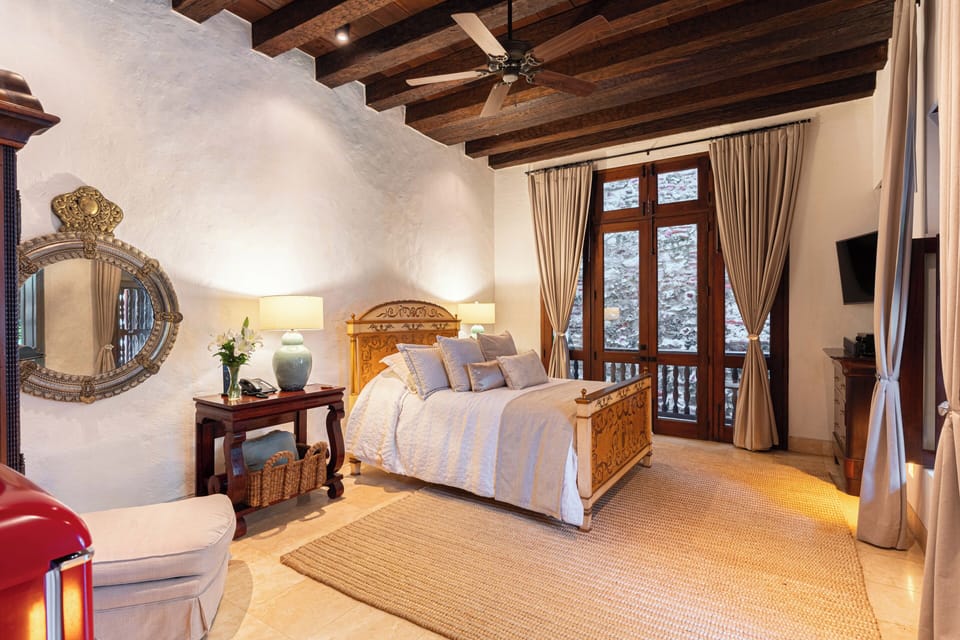 Junior Suite, Balcony, Courtyard View | In-room safe, blackout drapes, WiFi (free)