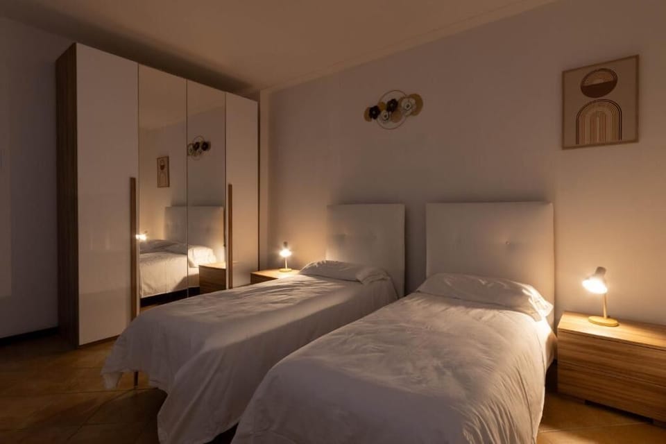 Basic Twin Room | Desk, free WiFi