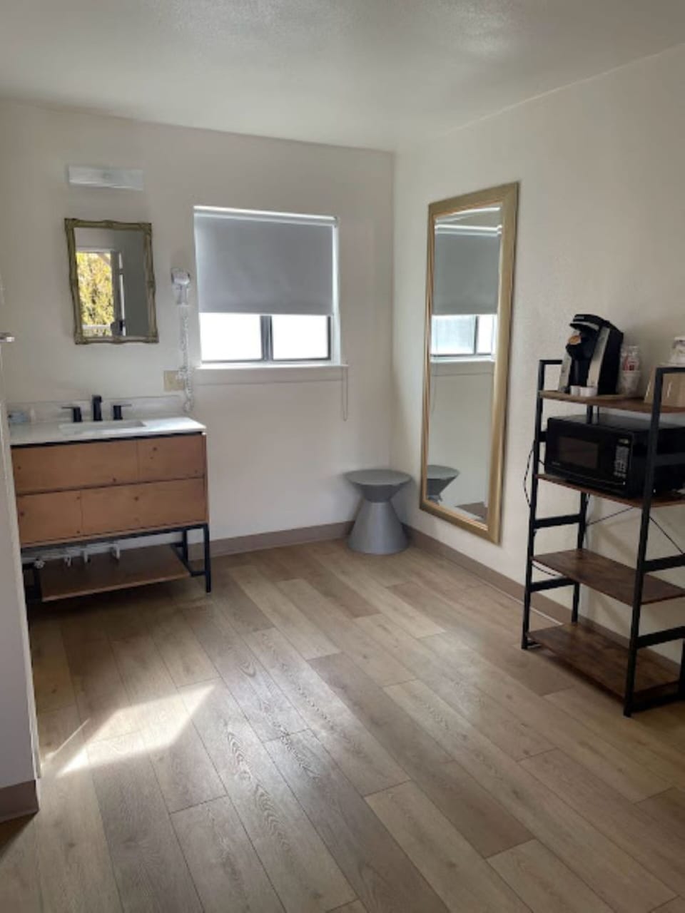 Standard King | Desk, laptop workspace, blackout drapes, iron/ironing board