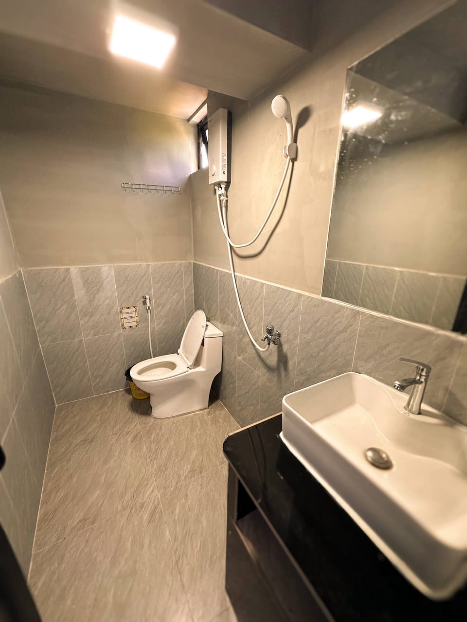 Classic Double Room, Balcony, Partial Ocean View | Bathroom | Free toiletries, towels, soap, shampoo