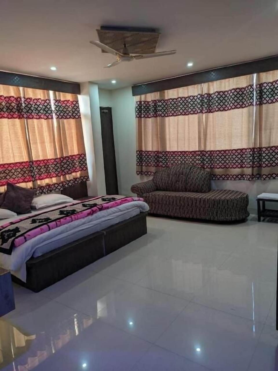 Deluxe Double Room, Balcony, Mountain View | Interior