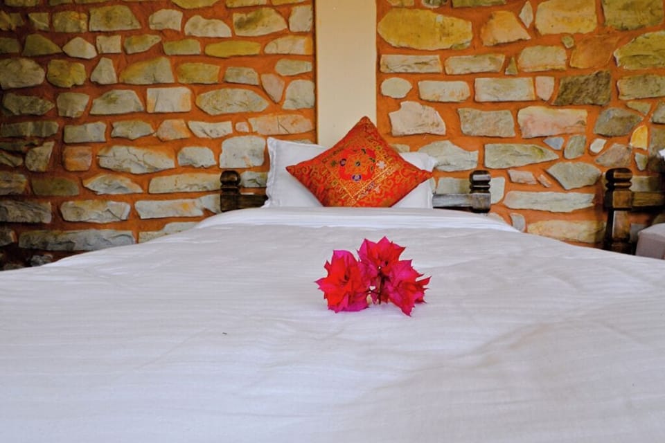 Twin Room, Balcony, Garden View | WiFi (free), bed sheets