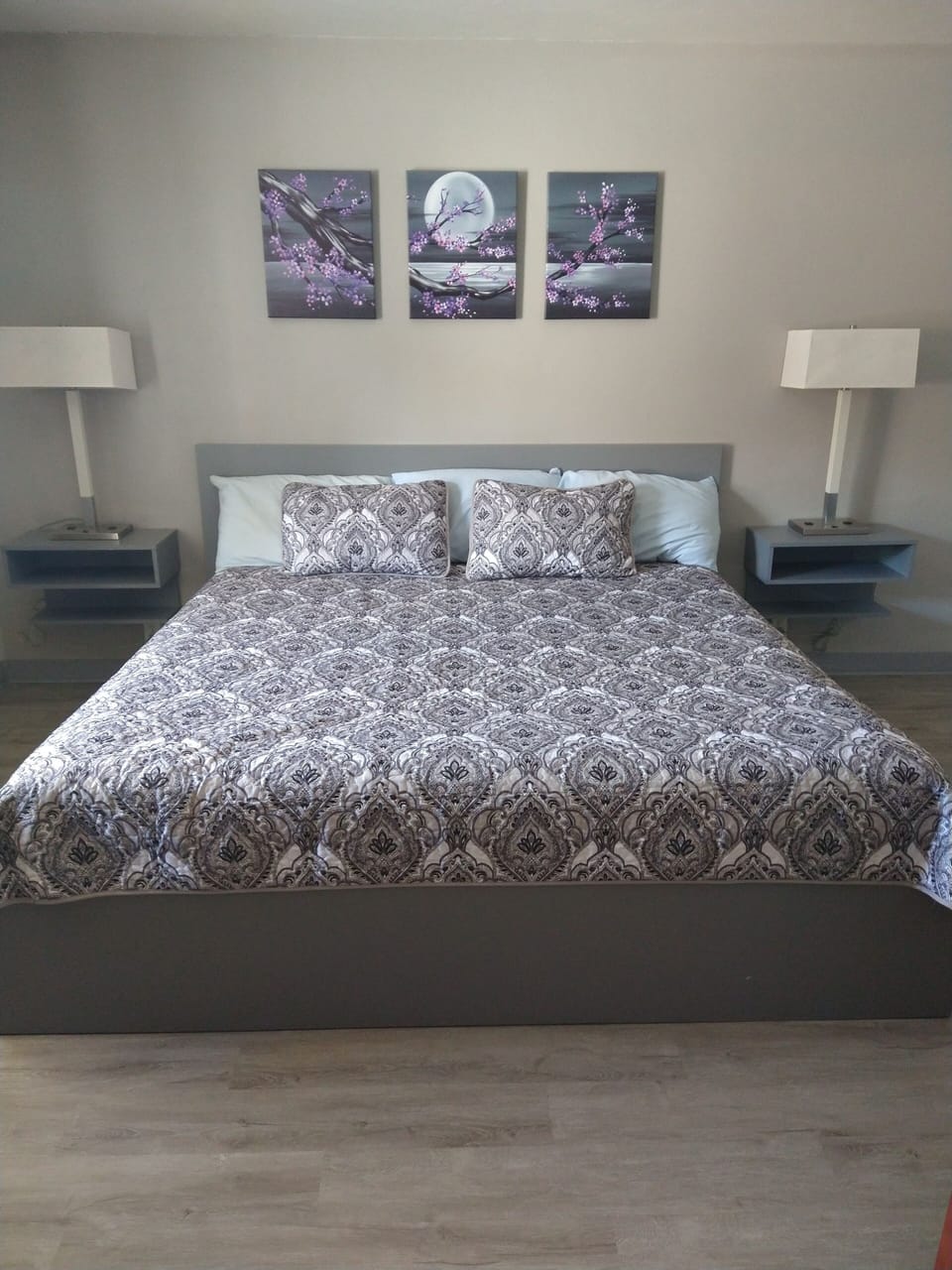 Single King Studio | Free WiFi, bed sheets