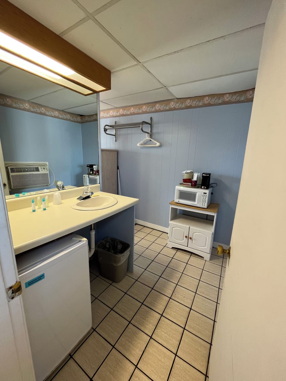 Beachside 2 Double Beds with Kitchenette First Floor Ocean View (STAIRS REQUIRED) | Bathroom | Rainfall showerhead, free toiletries, towels