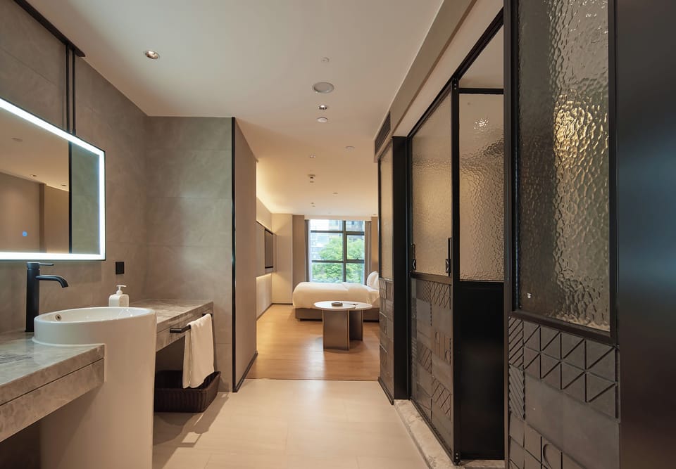 Comfort Single Room, City View | Bathroom | Hair dryer, towels