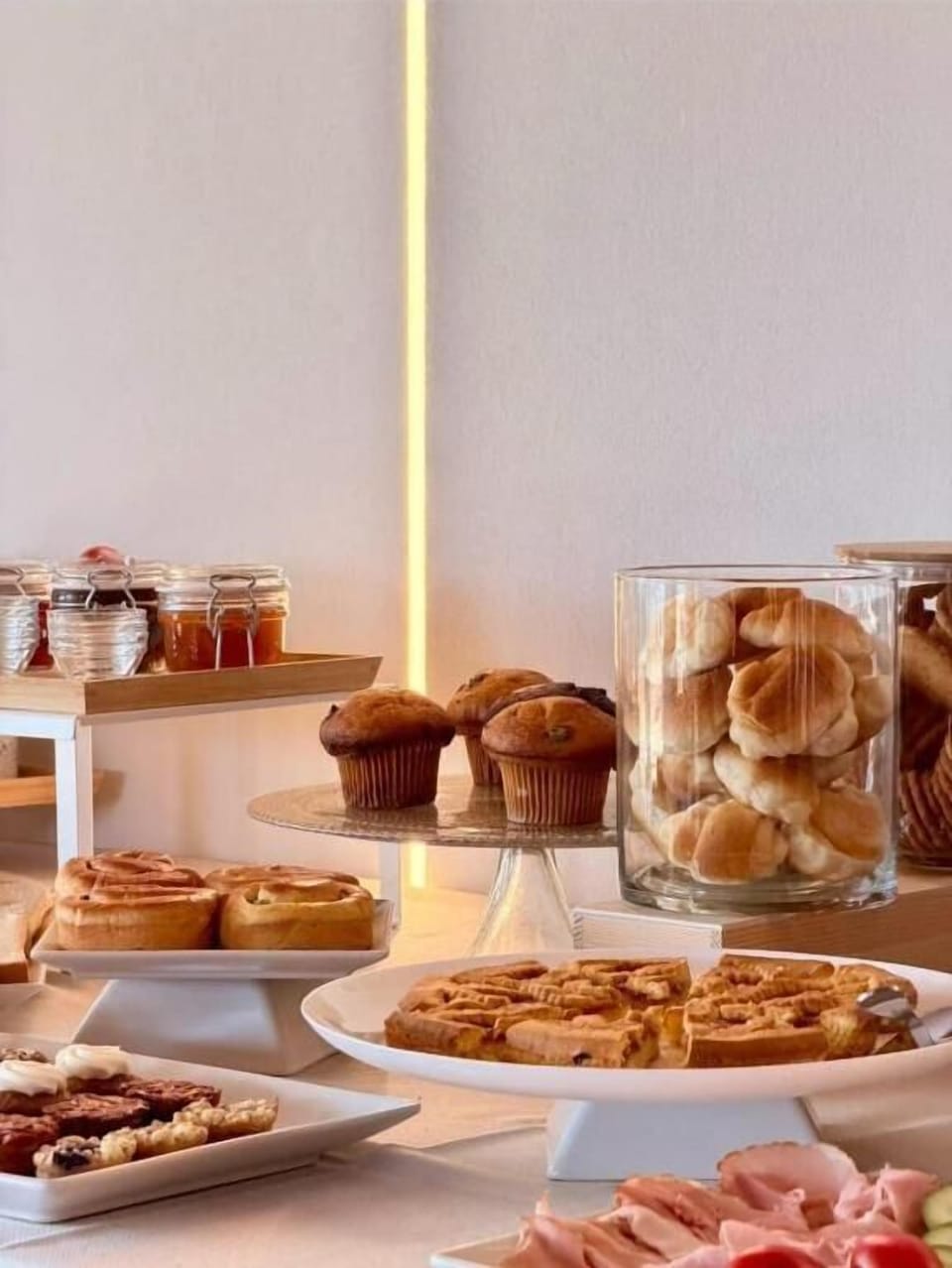 Free daily buffet breakfast