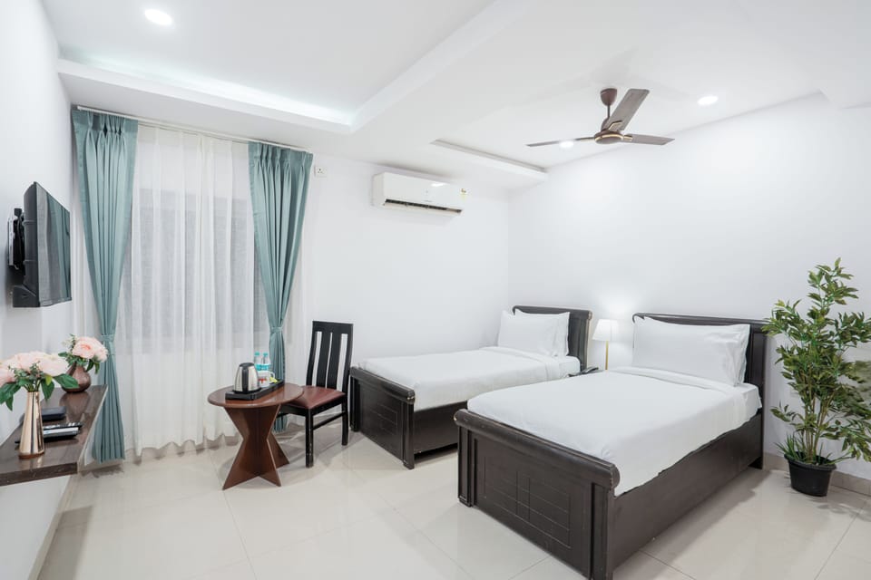 Deluxe Twin Room | Desk, laptop workspace, free WiFi