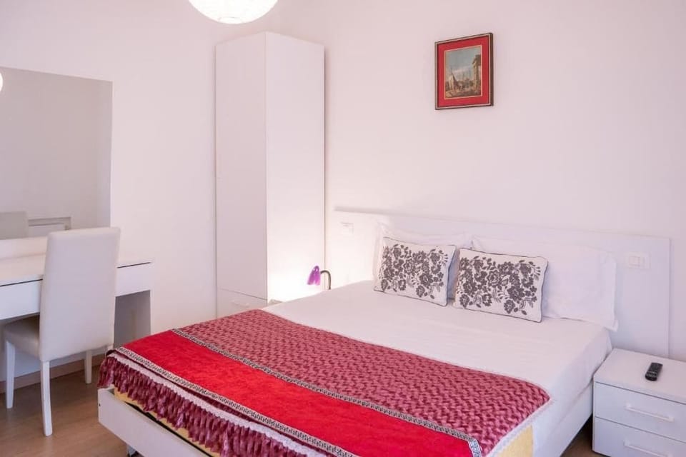 Deluxe Double Room | Iron/ironing board, free WiFi