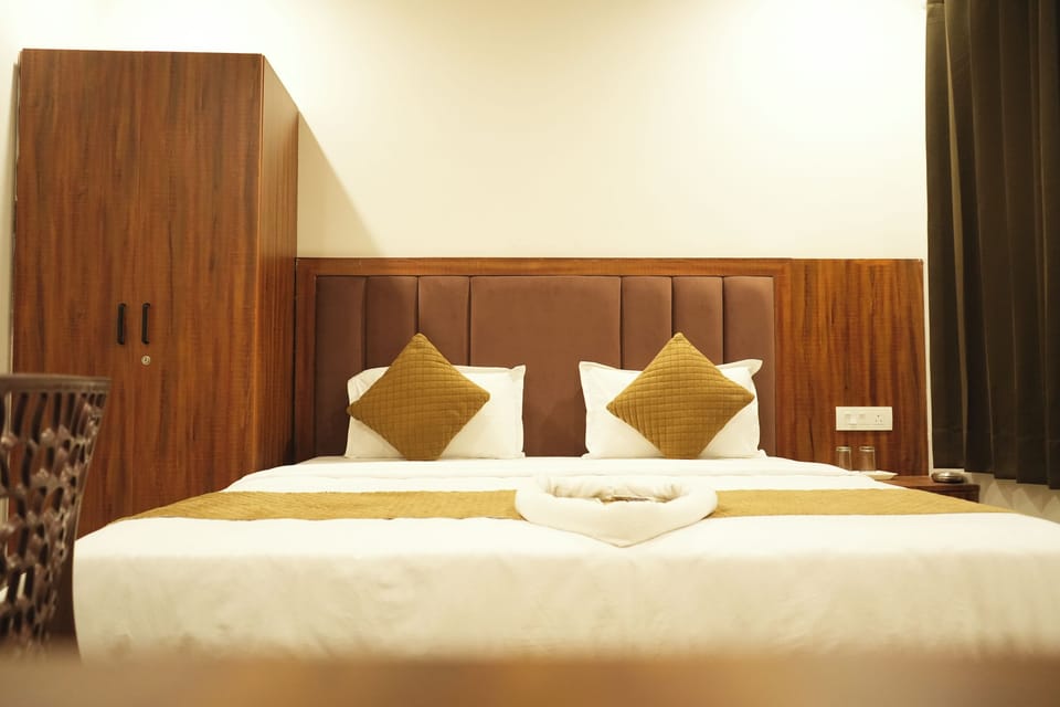 Deluxe Room | Desk, WiFi (free)