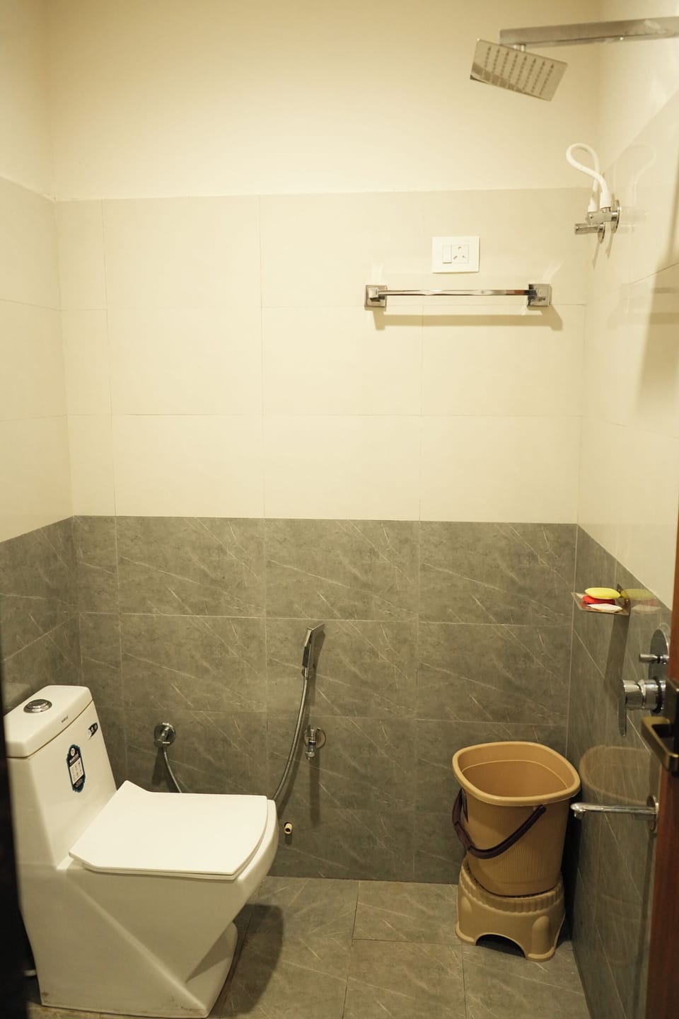 Superior Room | Bathroom | Shower, soap, shampoo