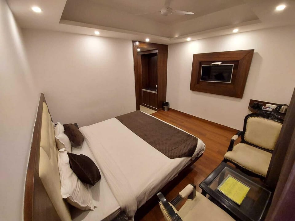 Deluxe Room | In-room safe, blackout drapes, rollaway beds, free WiFi