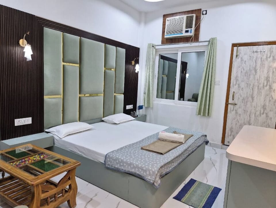 Deluxe Room, City View | Iron/ironing board, free WiFi