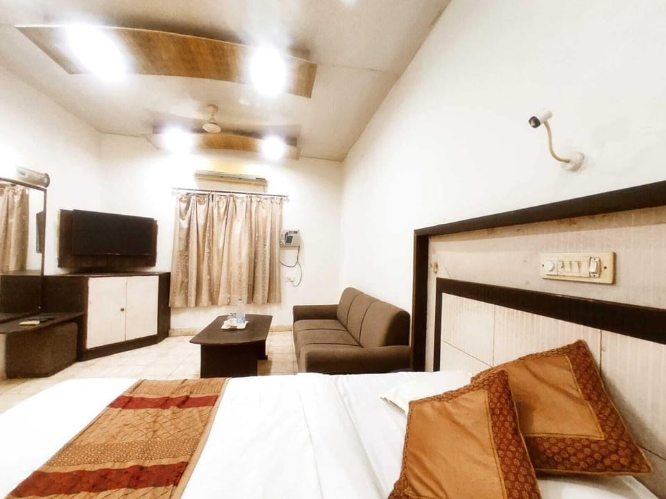 Classic Room | Desk, laptop workspace, WiFi (free)