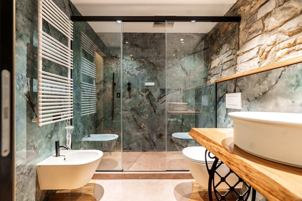 Superior Suite | Bathroom