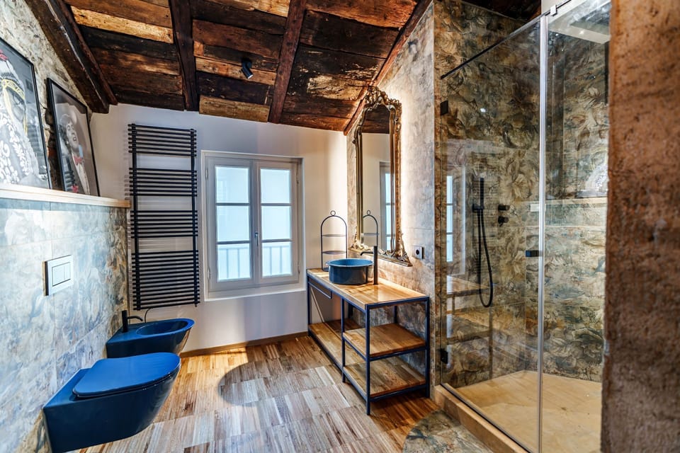 Deluxe Suite | Bathroom