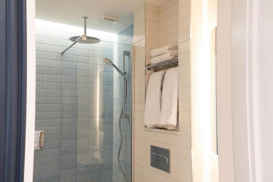 Deluxe Double Room, City View | Bathroom | Free toiletries, hair dryer, towels, soap
